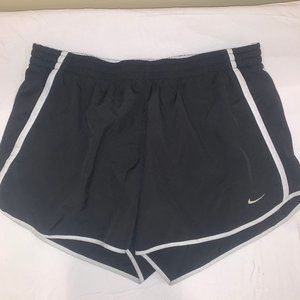 Nike Women’s Running Shorts L